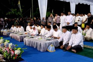 Ustaz Das’ad Latif Ingatkan 5 Wasiat Nabi Bagi Pemimpin Saat Tabligh Akbar dan Doa Bersama Peringatan HUT Sultra Ke-61