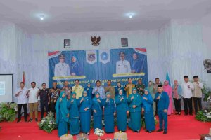 Bupati Muna Barat Kukuhkan dan Lantik Pengurus TP PKK Periode 2025-2030