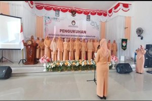 Ketua dan Pengurus Dharma Wanita Persatuan Kabupaten Muna Barat Resmi Dikukuhkan