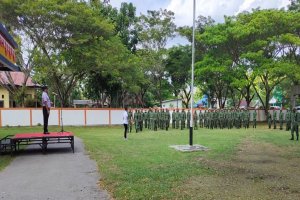 Jelang Pemilu, Pj.Bupati Muna Barat Kukuhkan PAM Linmas TPS