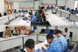 Tim Probity Audit 2025 Inspektorat Muna Barat Gelar Rapat Terkait Pembangunan Rumah Dinas PKM Desa Bero