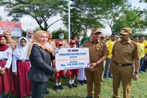 Bupati Muna Barat Terima Bantuan CSR Bank Sultra untuk Fasilitas 3 Rumah Ibadah di Muna Barat