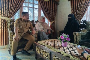Bupati Muna Barat Kunjungi Pelapor Dugaan Kekerasan Seksual, Minta Pendampingan Intensif DP3A