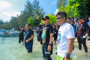 HUT ke-62 Sultra, Gubernur Andi Sumangerukka Buka Halal Cooking Competition dan atraksi flying board di Pulau Bokori