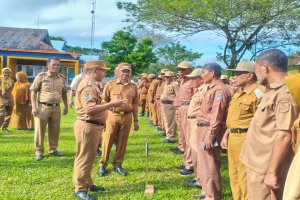 Pimpin Apel Gabungan, Bupati Laode Darwin Tekankan Harmonisasi dan Disiplin ASN Muna Barat