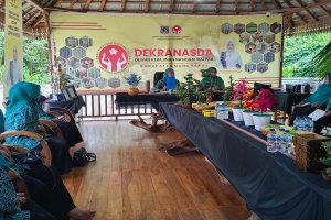Ketua TP-PKK Muna Barat Evaluasi Kinerja Pengurus Kecamatan se-Muna Barat